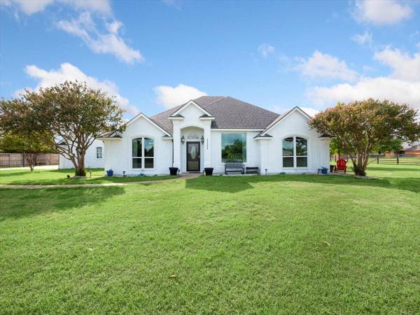 1121 S Joe Wilson Road,  Cedar Hill,  TX 75104