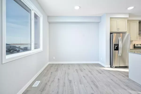 Calgary, AB T3J 2J7,322 Savanna TER NE