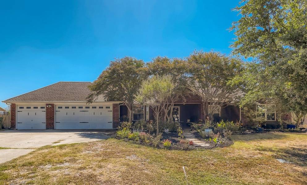 864 Fairview Drive, Krugerville, TX 76227