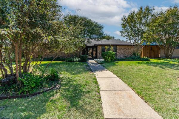 1522 Springtree Circle, Richardson, TX 75082