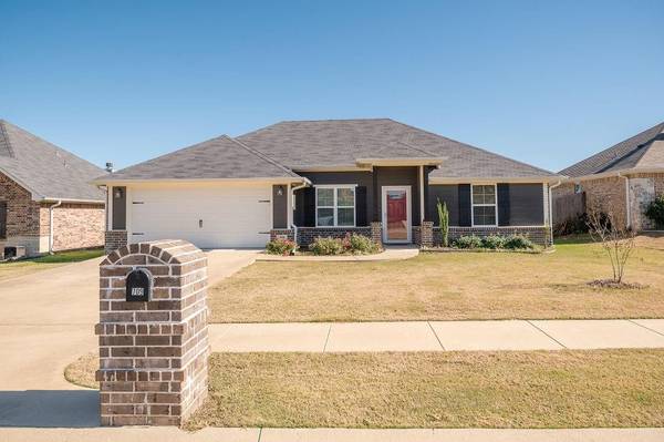 709 Reno Drive, Chandler, TX 75758