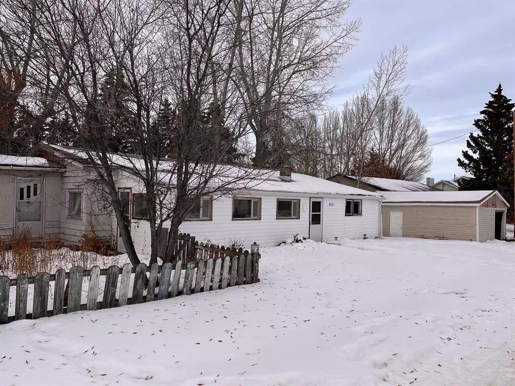 Three Hills, AB T0M 2A0,816 7 ST NE