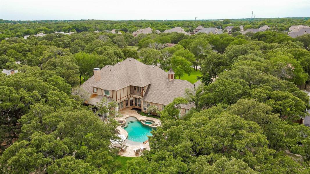 300 Whispering Oaks Drive, Double Oak, TX 75077