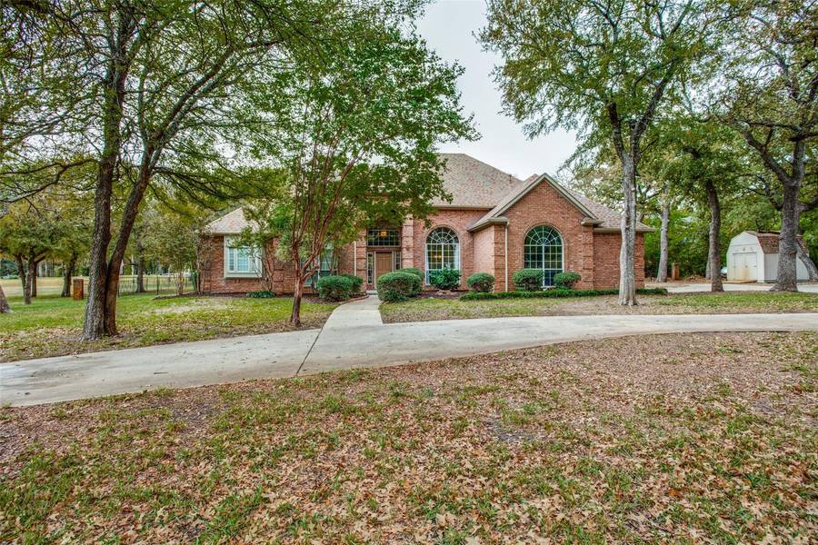 101 W Oak Shores Drive, Cross Roads, TX 76227