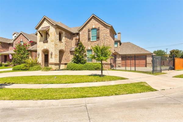 6985 Warbler Lane, North Richland Hills, TX 76182