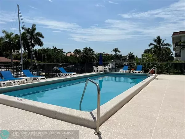 Coral Gables, FL 33133,6815 Edgewater Dr  #201