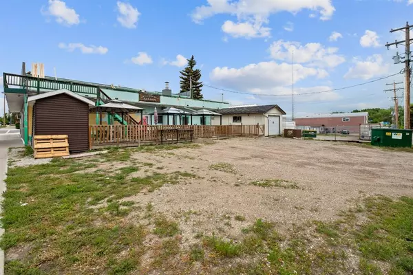 Strathmore, AB T1B 1B9,135 3 AVE