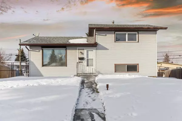 Calgary, AB T2A 2H7,1052 Penrith CRES SE