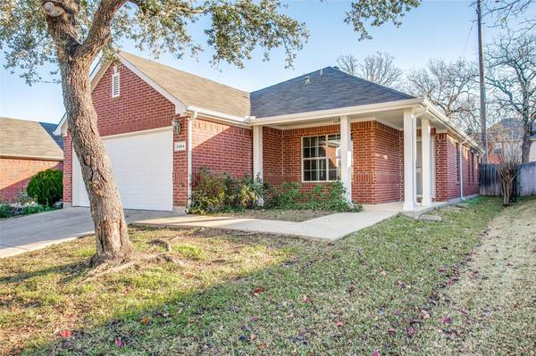 3404 Versante Drive, Bedford, TX 76021