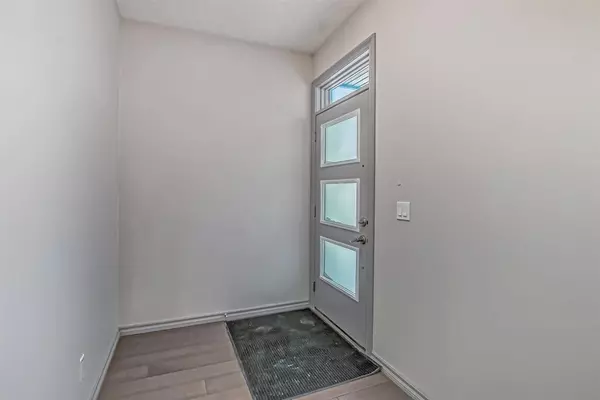 Calgary, AB T3J 2E5,18 Savanna GDNS NE