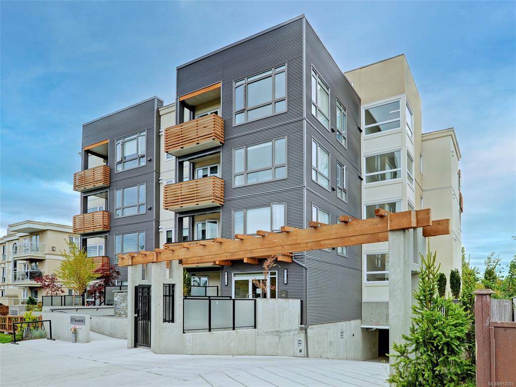 Victoria, BC V9A 1A6,317 Burnside Rd E #103