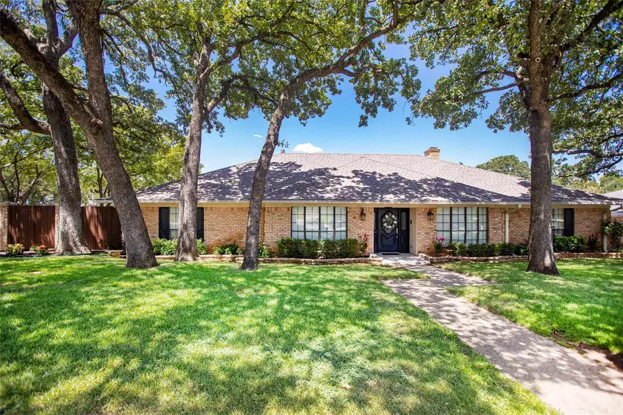 2228 Franklin Drive, Arlington, TX 76011