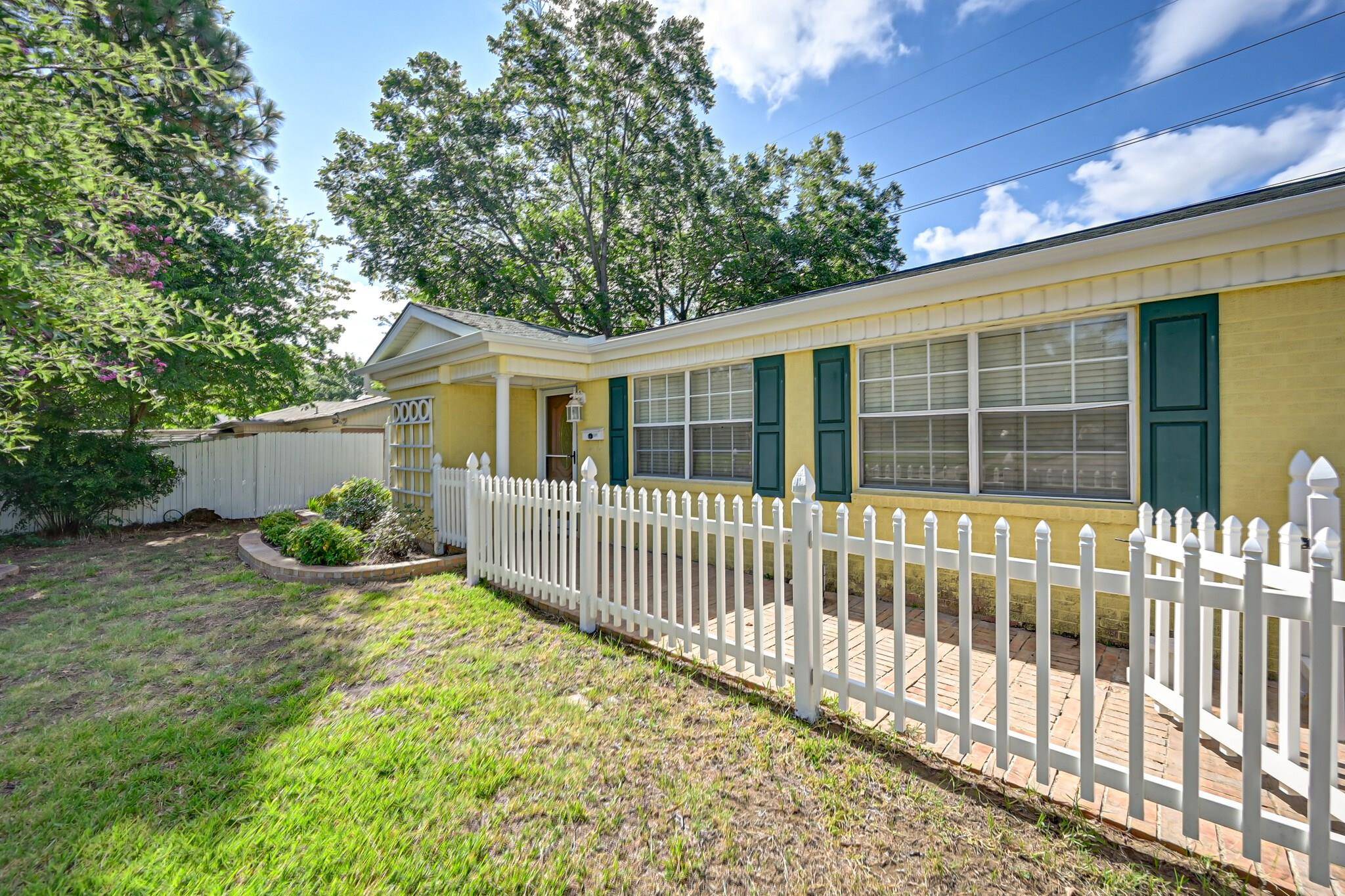 604 W Lovers Lane, Arlington, TX 76010