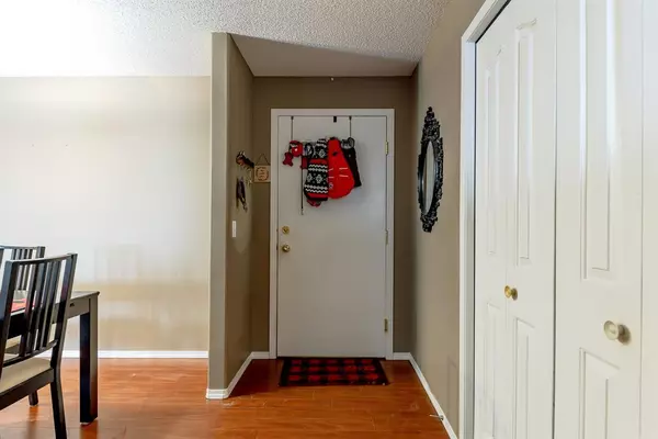 Calgary, AB T3G 5N5,1000 Citadel Meadow PT NW #314