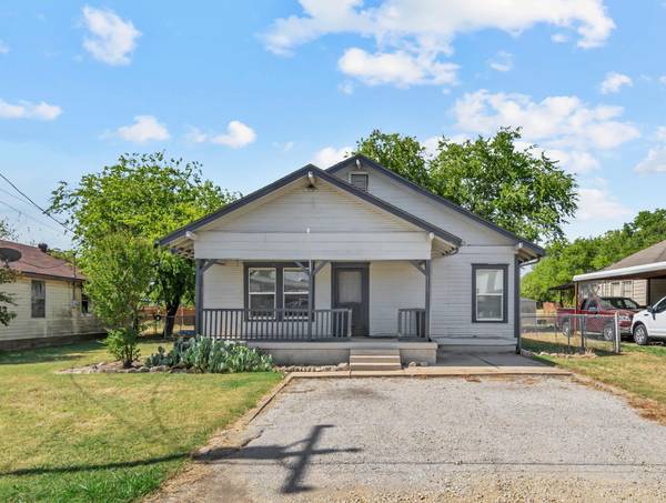 117 W Huffman Street, Krum, TX 76249