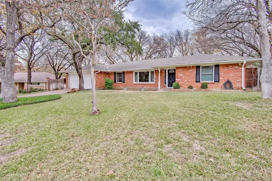 1014 Tanglewood Lane, Arlington, TX 76012