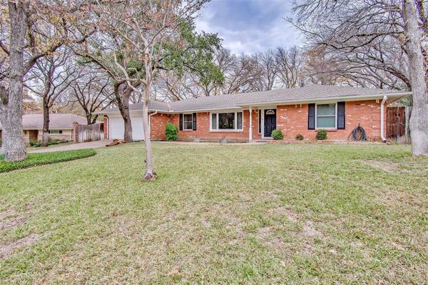 1014 Tanglewood Lane, Arlington, TX 76012