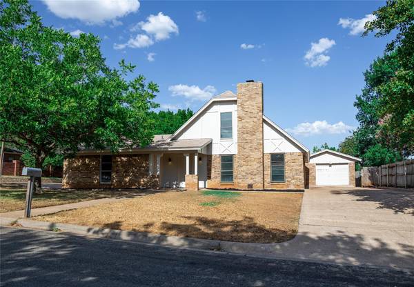 7620 Ridgeway Avenue, North Richland Hills, TX 76182