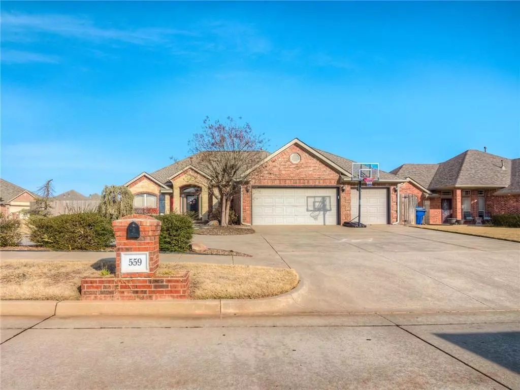 Mustang, OK 73064,559 W Pawnee Ct Way