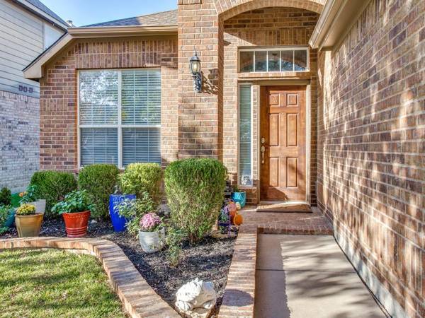 5628 OLD ORCHARD Drive, Fort Worth, TX 76123