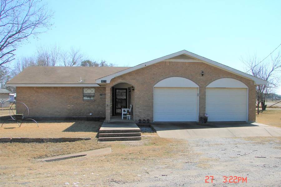 205 W Lucy Bertram Street, Gustine, TX 76455