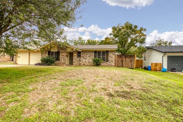 209 Town Creek Drive, Euless, TX 76039