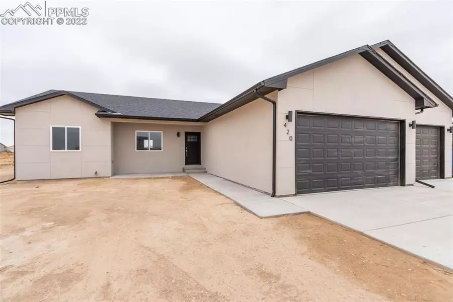 420 Desert Cove DR, Pueblo West, CO 81007