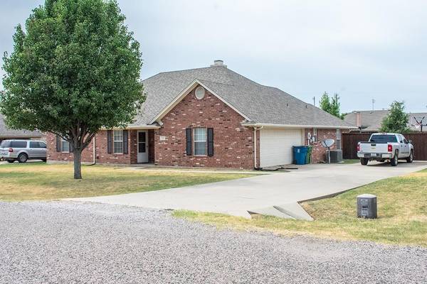 326 E Preston Glen, Gunter, TX 75058