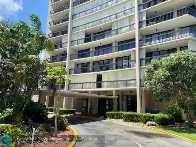 2425 Presidential Way  #405, West Palm Beach, FL 33401