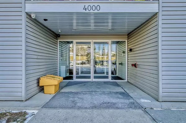 Calgary, AB T2A 7Z3,1620 70 ST SE #4402