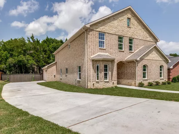 1220 Lake Grove Drive, Desoto, TX 75115