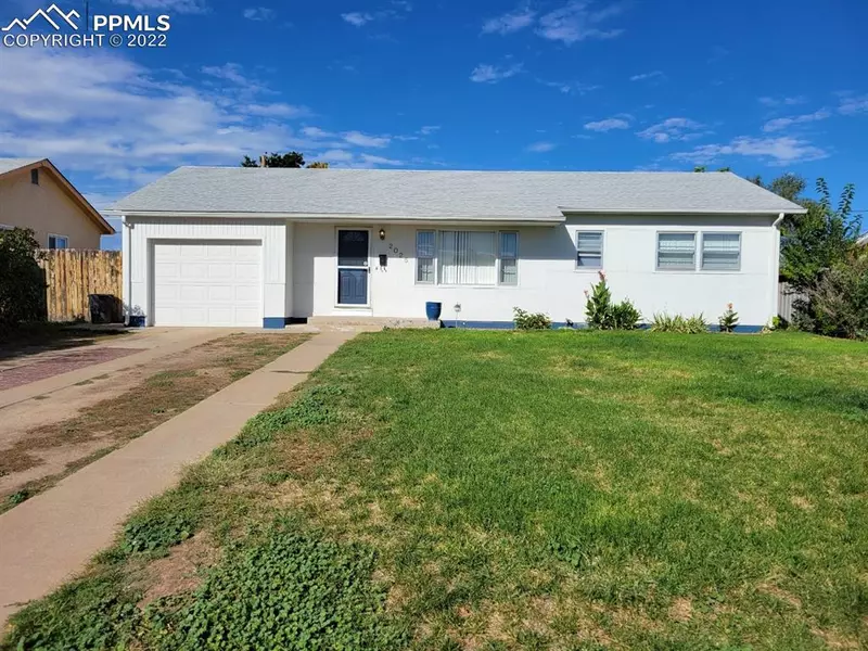 2025 Sherwood LN, Pueblo, CO 81005