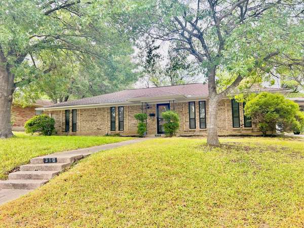 310 Davis Drive, Desoto, TX 75115