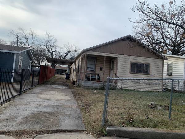 1009 W Spurgeon Street, Fort Worth, TX 76115