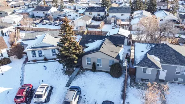 Calgary, AB T3J 2A6,44 Falton Mews NE