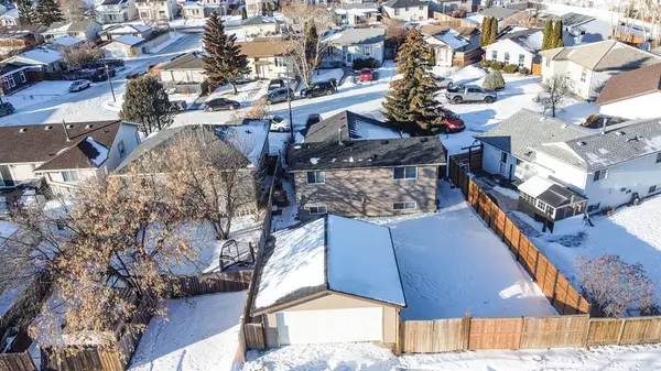 Calgary, AB T3J 2A6,44 Falton Mews NE