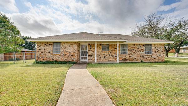 448 Brook Hollow Drive, Desoto, TX 75115