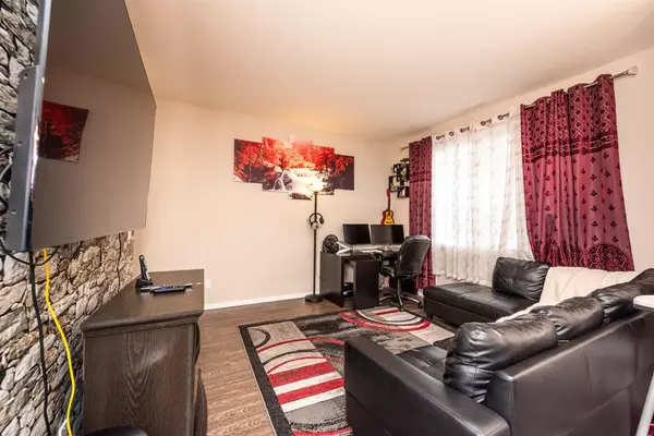 Calgary, AB T3N1M6,525 Redstone WALK NE #202