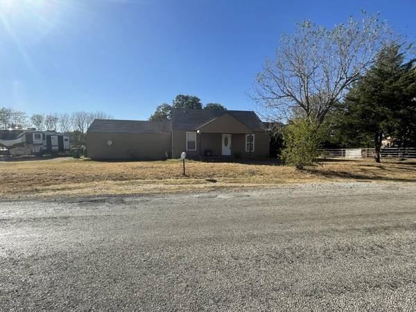 608 S Hubbard Street,  Alvord,  TX 76225