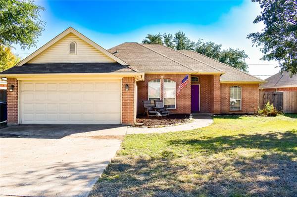 516 Meadowcrest Drive, Burleson, TX 76028