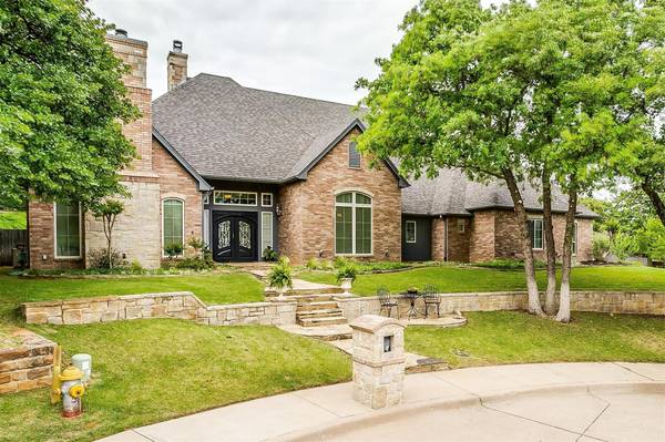 914 Royal Court, Burleson, TX 76028