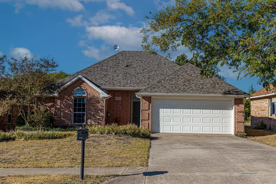 102 Owen Way, Waxahachie, TX 75165