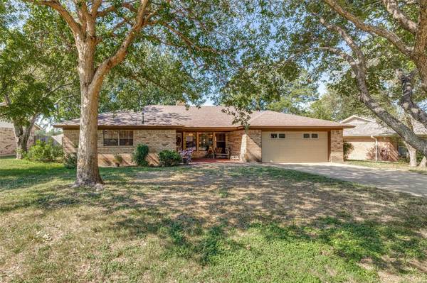 805 Mcanear Street,  Cleburne,  TX 76033