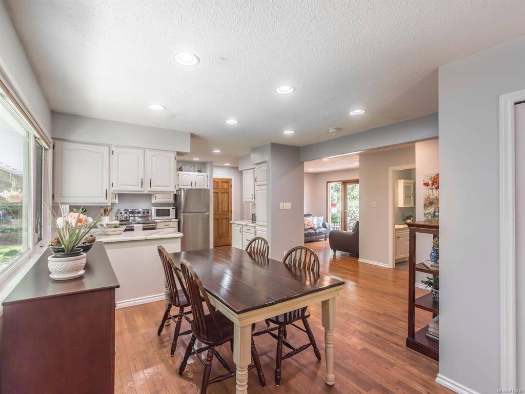 Qualicum Beach, BC V9K 1M5,900 Qualicum Rd