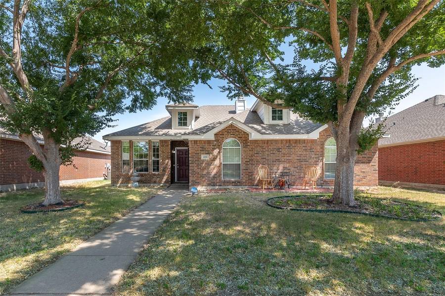 223 Garden Valley Lane, Red Oak, TX 75154