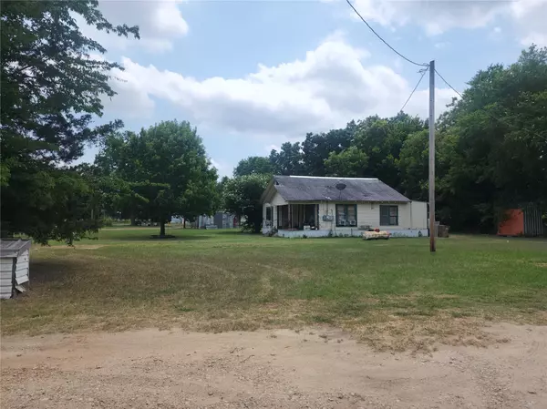 415 Smith Circle, Point, TX 75472