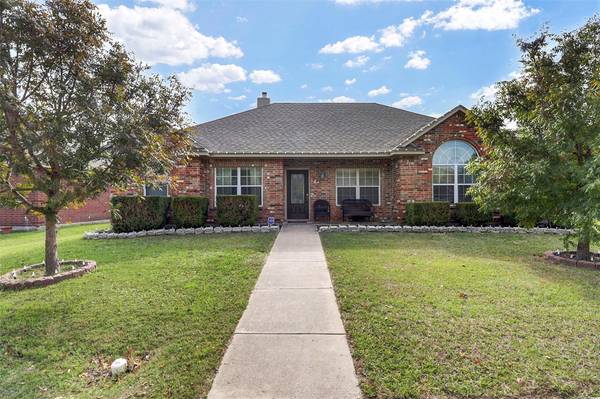 206 Red Wolf Lane, Red Oak, TX 75154