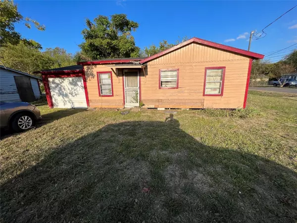 300 Avenue B, Ennis, TX 75119