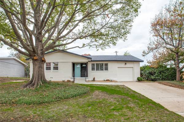 3305 Binyon Avenue, Fort Worth, TX 76133