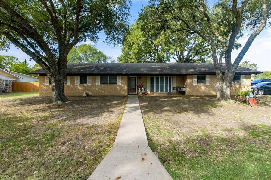 721 Robindale Lane, Fairfield, TX 75840